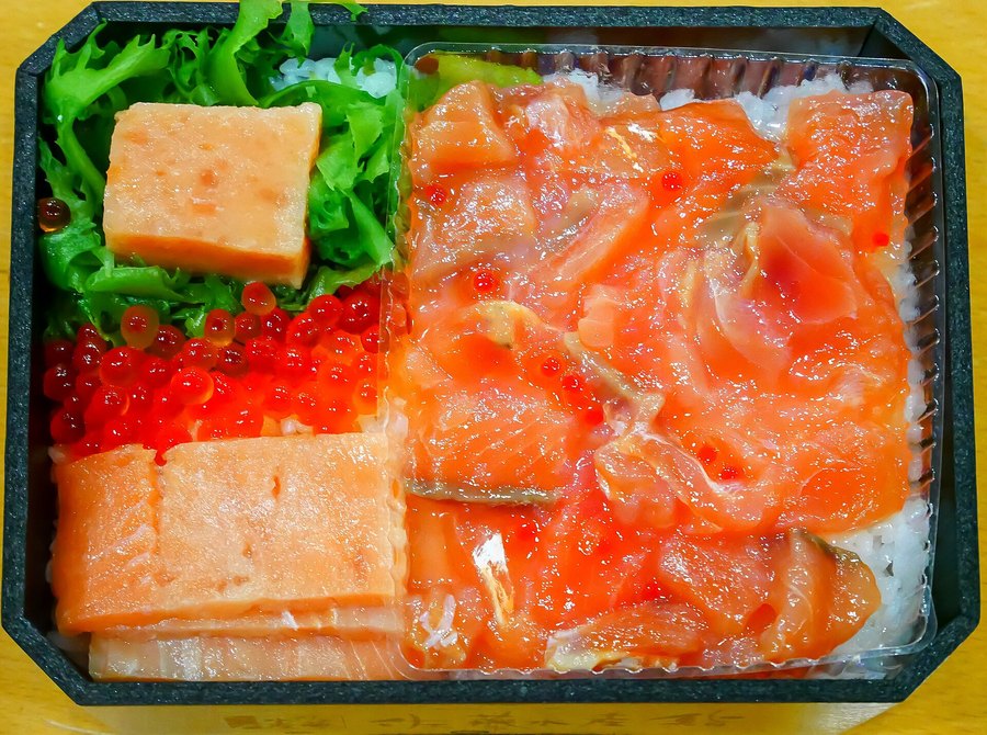 鮭のルイベ漬とイクラの海鮮弁当