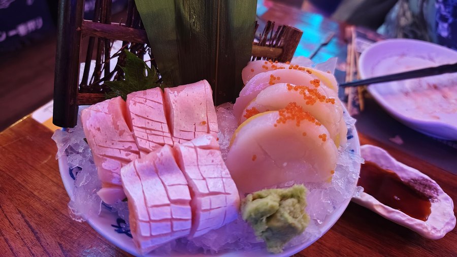 ホタテとサーモンの刺身